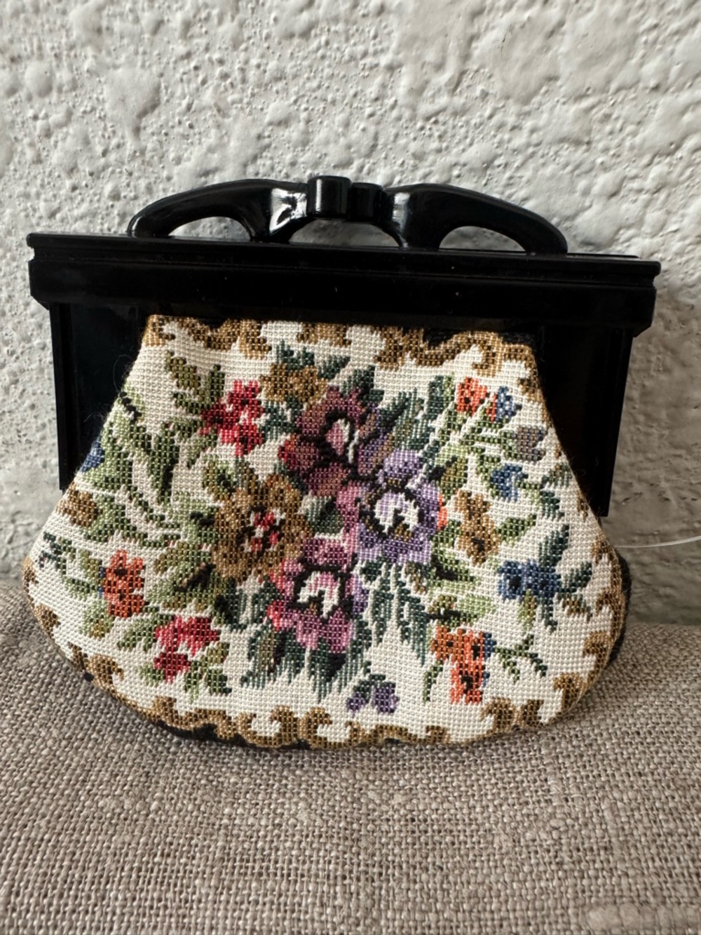 Beautiful vintage tapestry coin purse